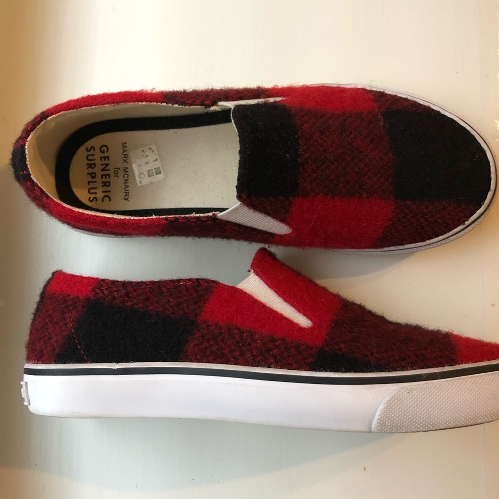 Generic Surplus Kids Red Plaid Slipon Shoes 3 34 - Picture 2 of 4